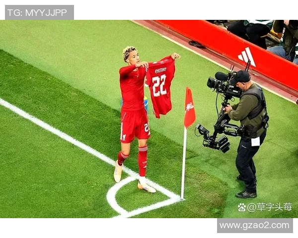 足球球星回头点头瞬间展现独特魅力引发无数球迷热烈讨论 足球球星回头点头瞬间展现独特魅力引发无数球迷热烈讨论