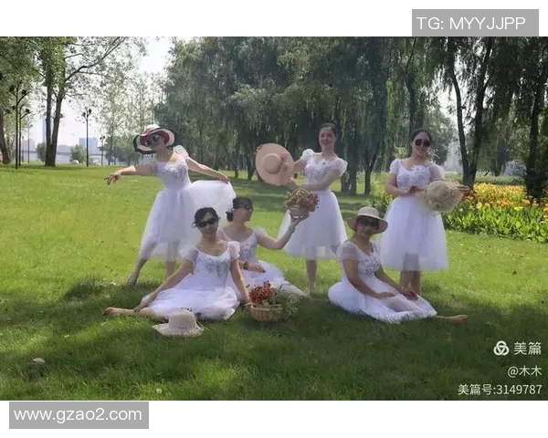 追忆绿茵传奇岁月老球星风采定格永恒瞬间